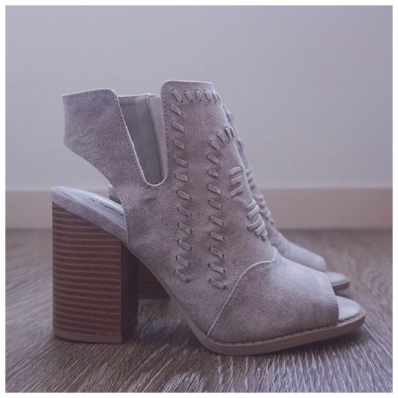 New taupe peep-toe distressed bootie - Picture 2 of 5